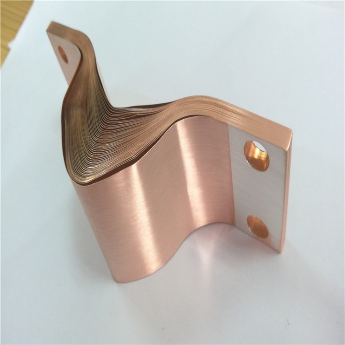 铜软连接在一个冲压时为什么会产生翻料扭曲